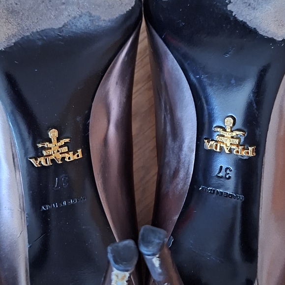 Prada Metallic Pointy Toe Pump Gold 37 TLC - Picture 10 of 12